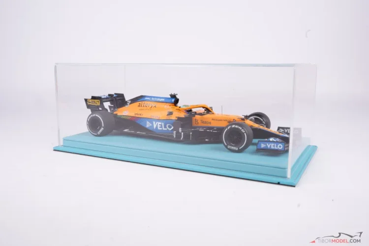Vitrína s tyrkysovým koženým podstavcem (Mulhouse), 1:18 Atlantic