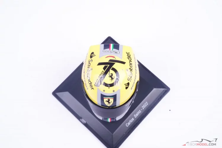 Carlos Sainz 2022 Olasz Nagydíj, Ferrari sisak, 1:5 Spark
