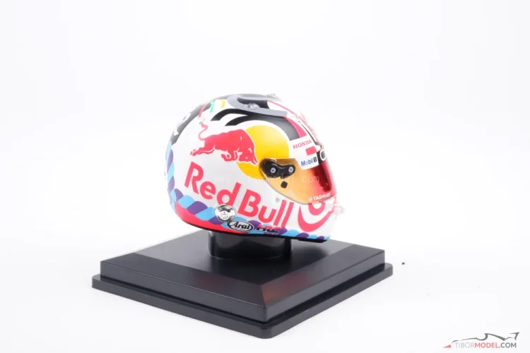 Yuki Tsunoda 2025 Japán Nagydíj mini sisak, Red Bull, 1:5 Spark