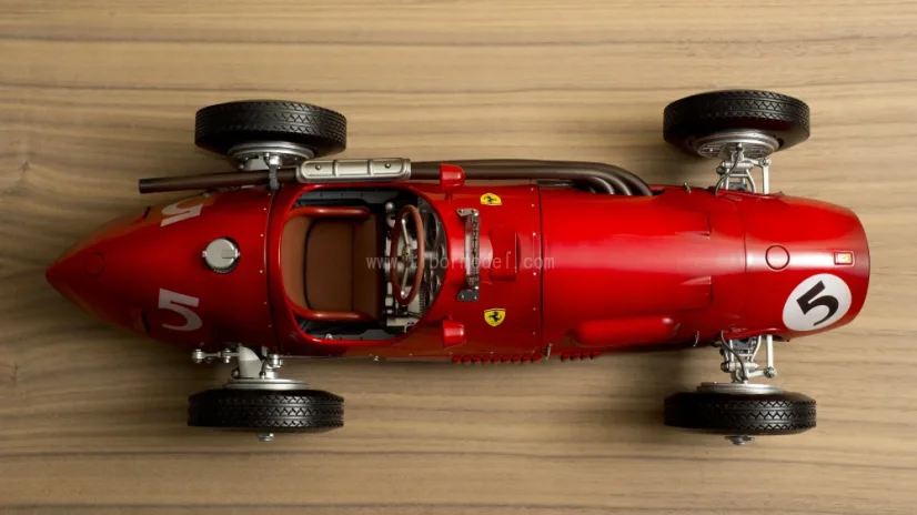 Ferrari 500 F2 - Alberto Ascari (1953) Silverstone, 1:8 měřítko