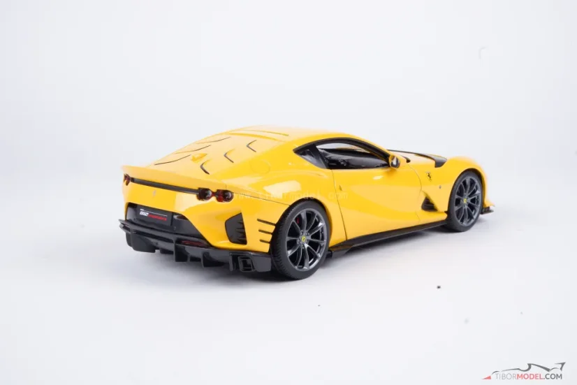 Ferrari 812 Competizione (2021) sárga, 1:18 Bburago