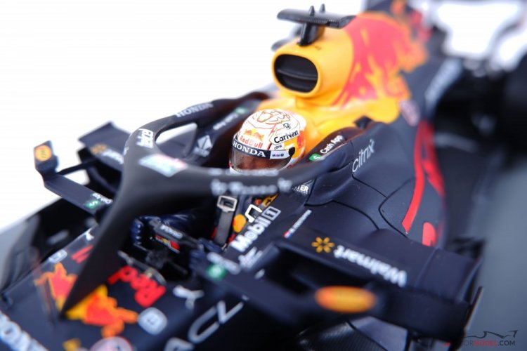 Red Bull RB16b - M. Verstappen (2021), Majster Sveta, 1:18 Spark