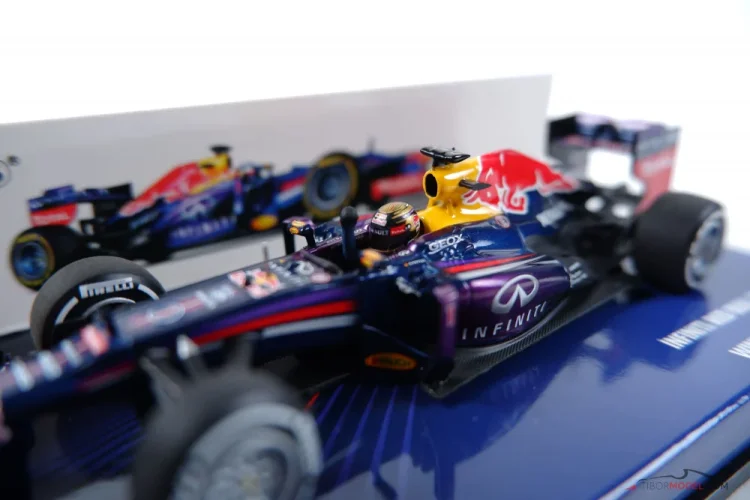Red Bull RB9 - Sebastian Vettel (2013), Majster sveta, 1:43 Minichamps