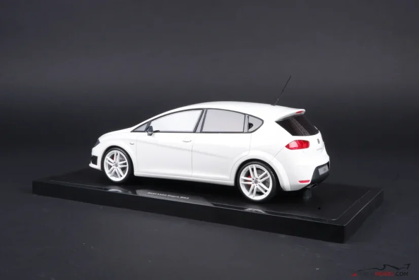 Seat Leon MK2 Cupra R (2010) biely, 1:18 Ottomobile