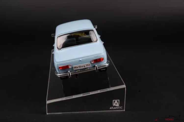 Rampa skosená akrylová na vystavenie modelov, 1:24 Atlantic