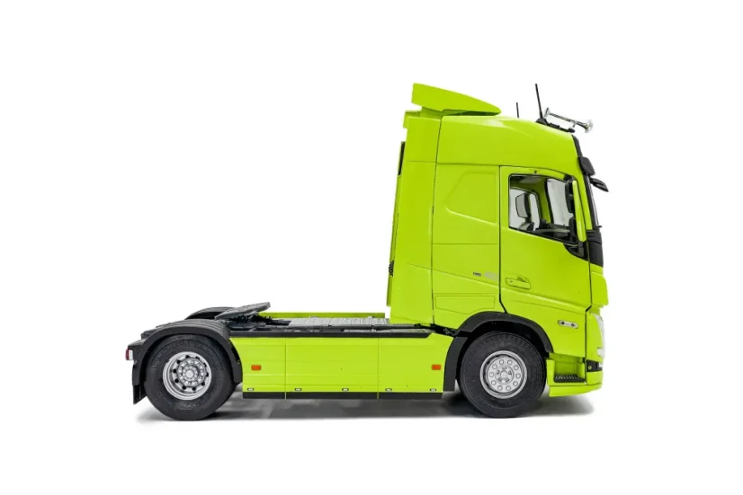 Volvo FH Globetrotter XL zelené (2023), 1:24 Solido