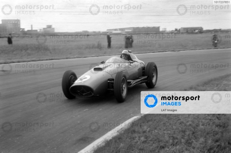 Ferrari 801 - Luigi Musso (1957), 2. helyezett Brit Nagydíj 1:18 GP Replicas