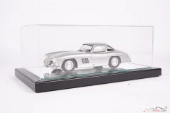 Vitrin tükör talapzattal (Turin), 1:18 Atlantic