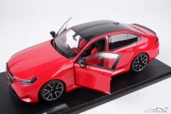 BMW M5 (2025) piros, 1:18 Solido