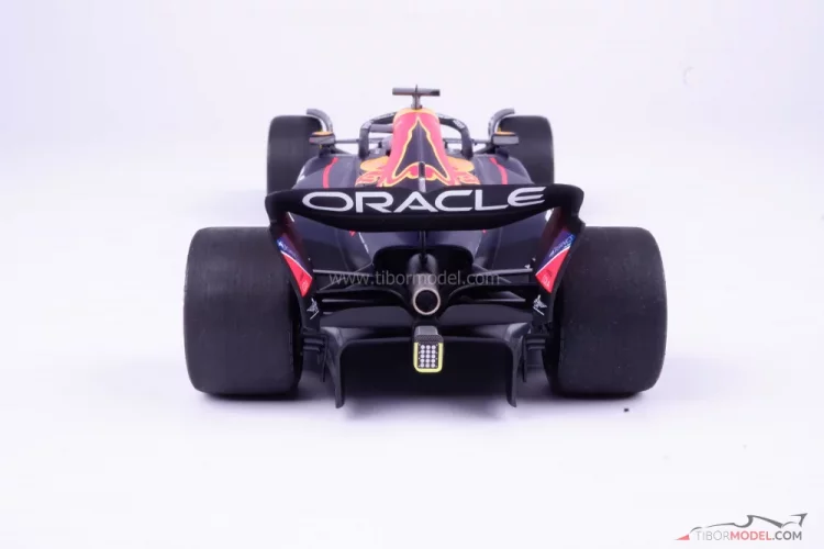 Red Bull RB18 - Max Verstappen (2022), Víťaz Abu Dhabi, 1:18 Minichamps