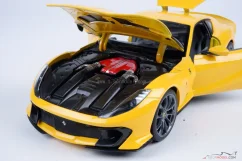Ferrari 812 Competizione (2021) sárga, 1:18 Bburago