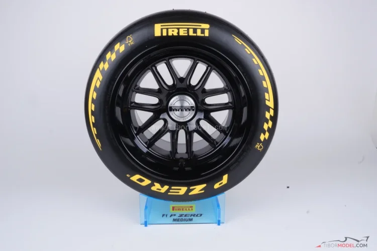 Pirelli P Zero pneumatika 2026, stredne tvrdá zmes, mierka 1:2