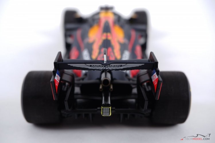 Red Bull RB16 - M. Verstappen (2020), Winner Abu Dhabi GP, 1:18 Minichamps