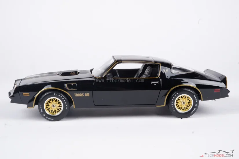 Pontiac Firebird Trans Am (1978) čierny, 1:18 Maisto