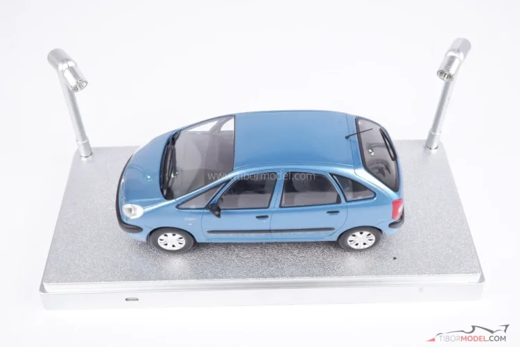Vitrína LED strieborná pre modely mierky 1:24 a 1:43