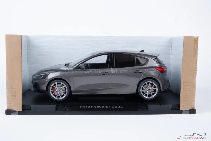 Ford Focus ST (2022) szürke, 1:18 MCG