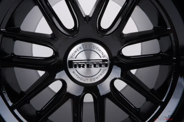 Pirelli P Zero pneumatika 2026, stredne tvrdá zmes, mierka 1:2