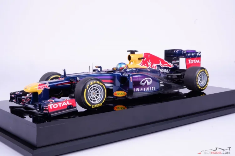 Model car Red Bull RB9 Vettel 2013, 1:18 Minichamps | Tibormodel.com