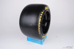 Pirelli P Zero pneumatika 2026, středně tvrdá směs, měřítko 1:2