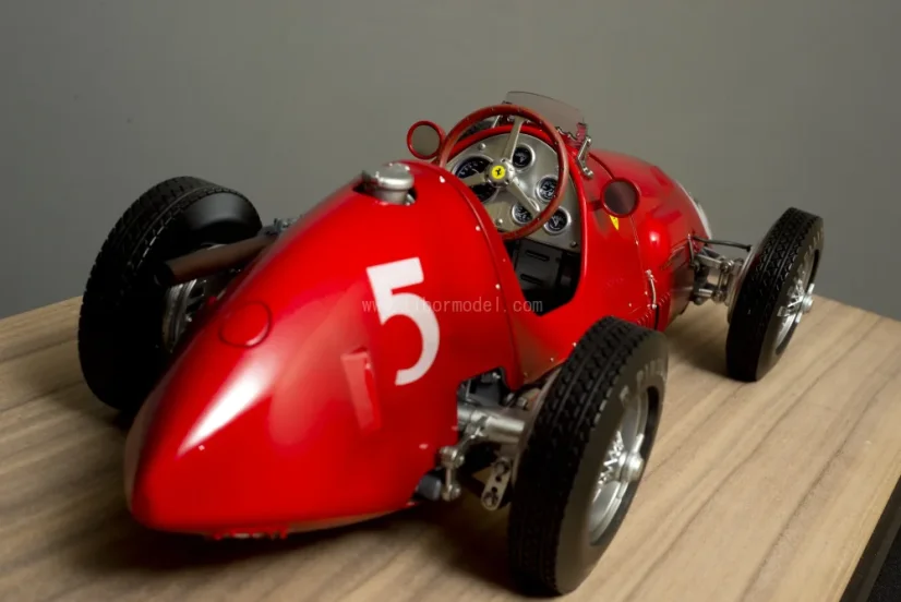 Ferrari 500 F2 - Alberto Ascari (1953) Silverstone, 1:8 měřítko