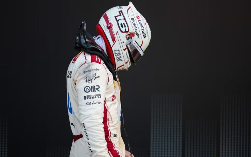 Charles Leclerc 2026 VC Monaka mini přilba, Ferrari, 1:5 Looksmart