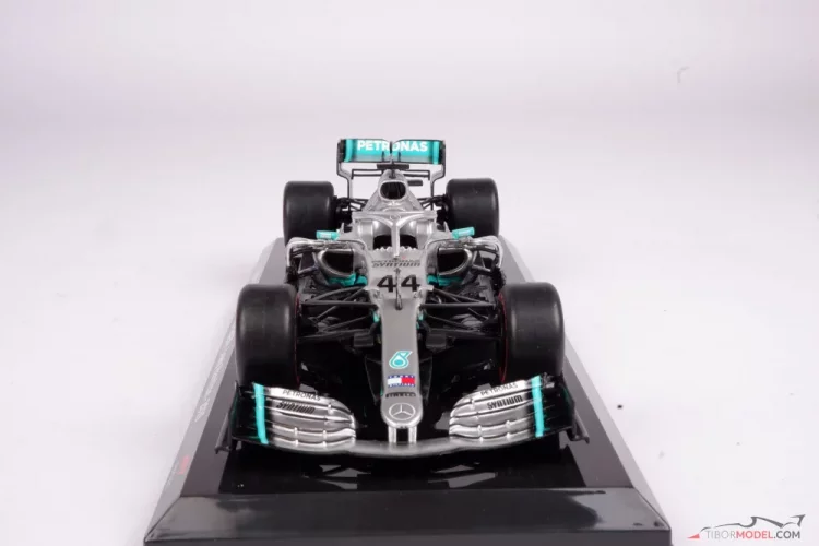Mercedes W10 - Lewis Hamilton (2019), Világbajnok, 1:24 Premium Collectibles