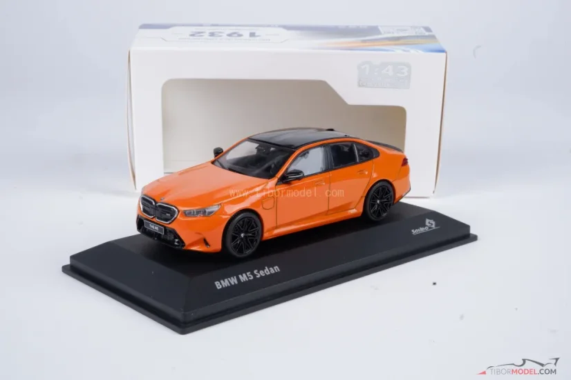 BMW M5 sedan (2024) narancssárga, 1:43 Solido