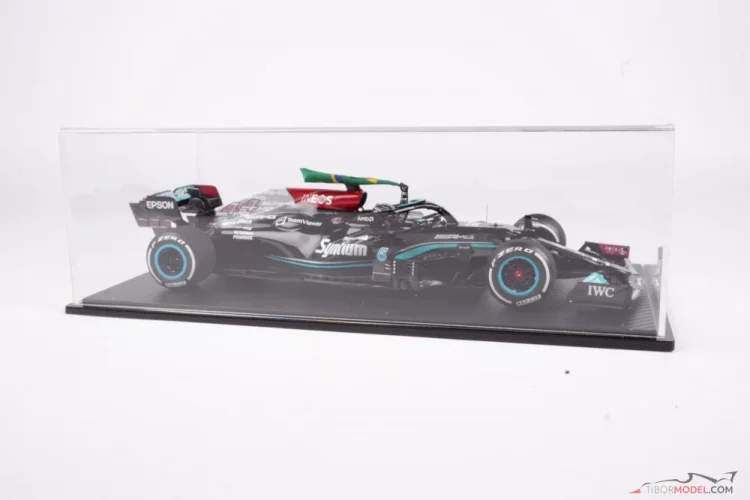 Vitrína s karbónovým podstavcom (Stuttgart), 1:18 Atlantic