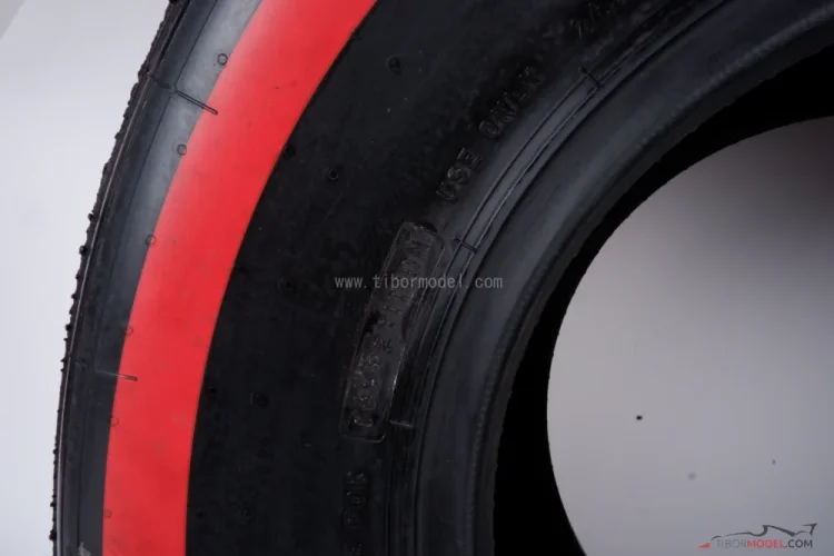 Pirelli PZero Supersoft front left tyre (2016)