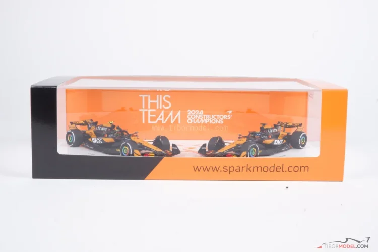 McLaren MCL38 - Lando Norris, Oscar Piastri (2024), Pohár konštruktérov + champion board v špeciálnom balení, 1:43 Spark