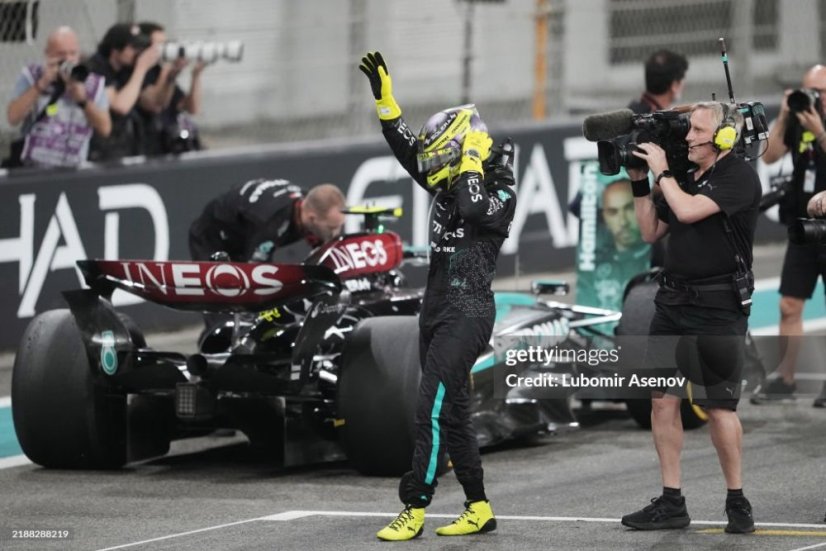 Mercedes W15 - Lewis Hamilton (2024), Last race in Mercedes, Abu Dhabi GP, with driver figurine, 1:18 Minichamps Mercedes W15 - Lewis Hamilton (2024), Last race in Mercedes, Abu Dhabi GP, with driver figurine, 1:18 Minichamps