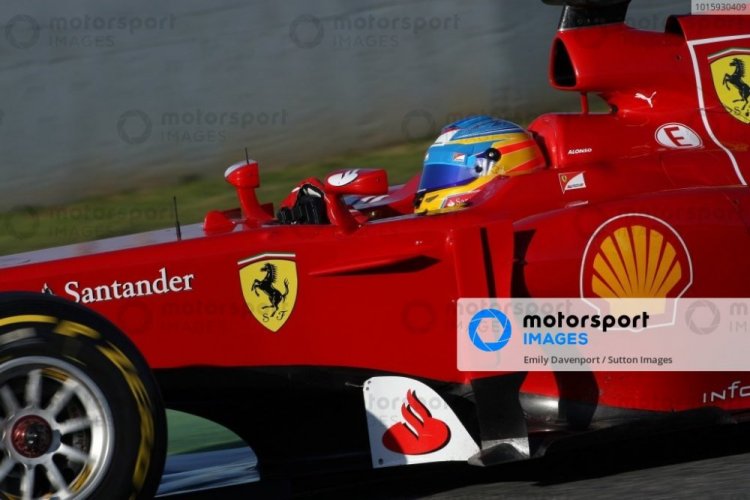 Ferrari F2012 red wheel nut (2012)