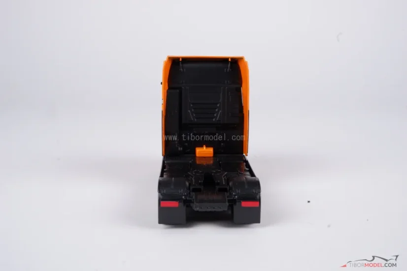 Iveco S-WAY 570 oranžové, 1:43 Bburago