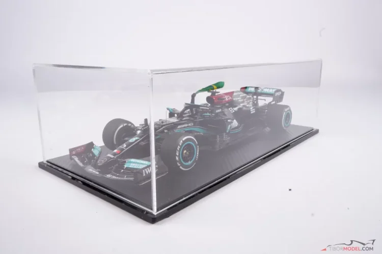 Vitrína s karbónovým podstavcom (Stuttgart), 1:18 Atlantic