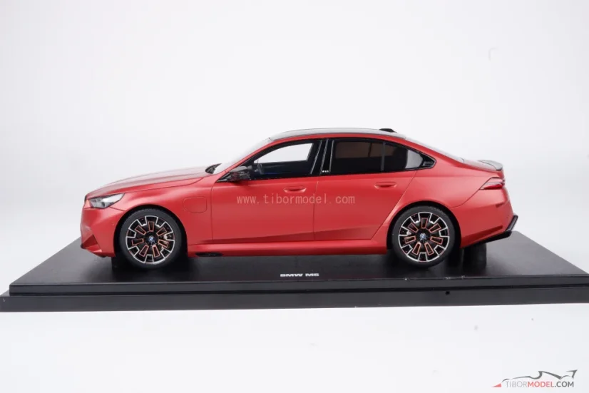 BMW M5 (2025) pebble beach orange, 1:18 GT Spirit
