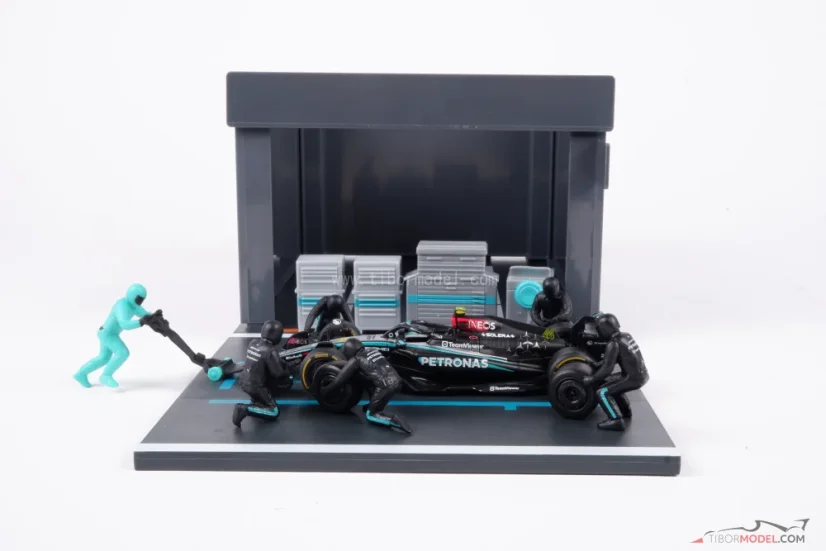 Pit Stop készlet Mercedes W15 Lewis Hamilton (2024), 1:43 BBurago