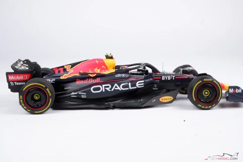 Red Bull RB18 - Sergio Perez (2022), Víťaz Singapur, 1:18 Minichamps