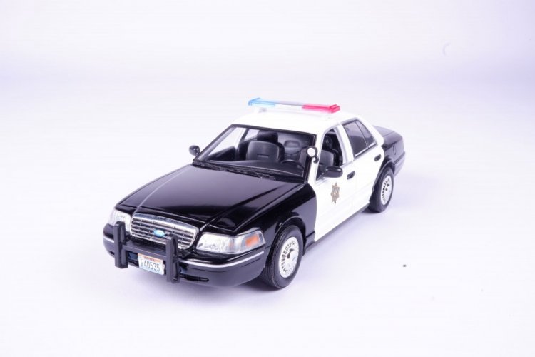 Ford Crown Victoria policajné auto, Nevada (1998), 1:24 Greenlight