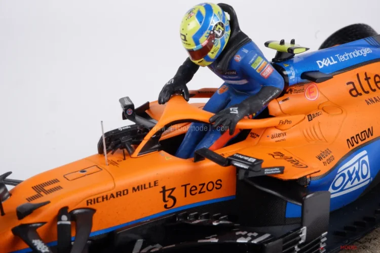 Diorama McLaren MCL35M  - Lando Norris nehoda 2021 Belgicko, 1:18