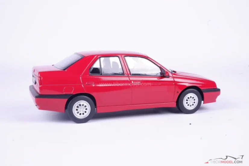 Alfa Romeo 155 (1996) red, 1:18 Triple9