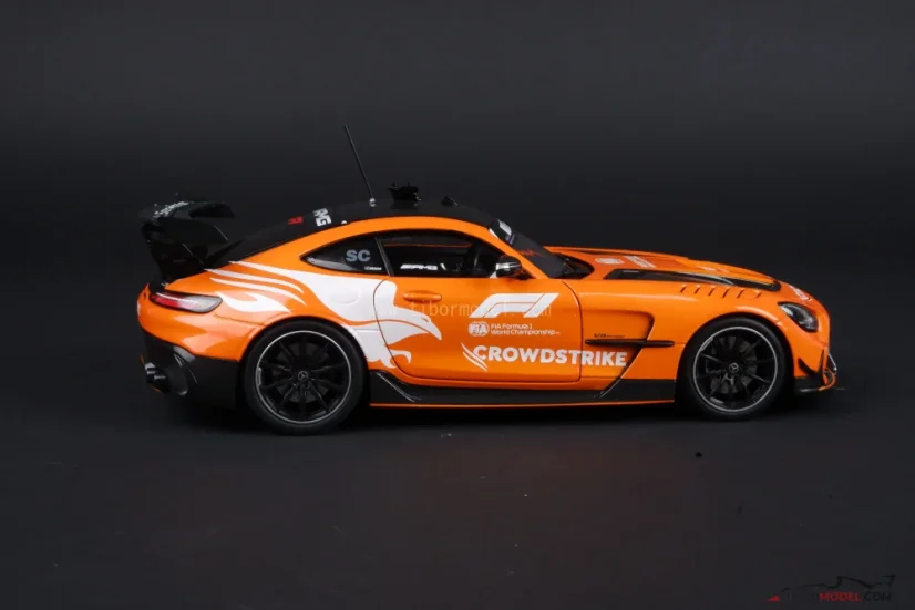 Safety Car Mercedes AMG GT (2025) Brit Nagydíj, 1:18 Minichamps