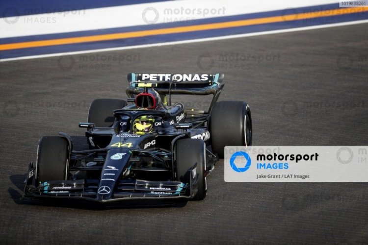 Mercedes W14 - Lewis Hamilton (2023), 3. miesto Singapur 1:43 Minichamps