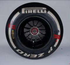 Williams FW37 pravé zadné koleso (2015)