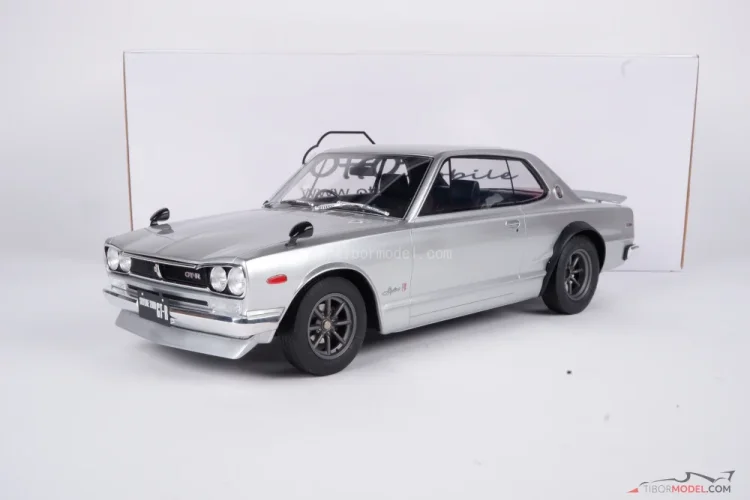 Nissan Skyline 2000 GT-R (1971) ezüst, 1:12 Ottomobile