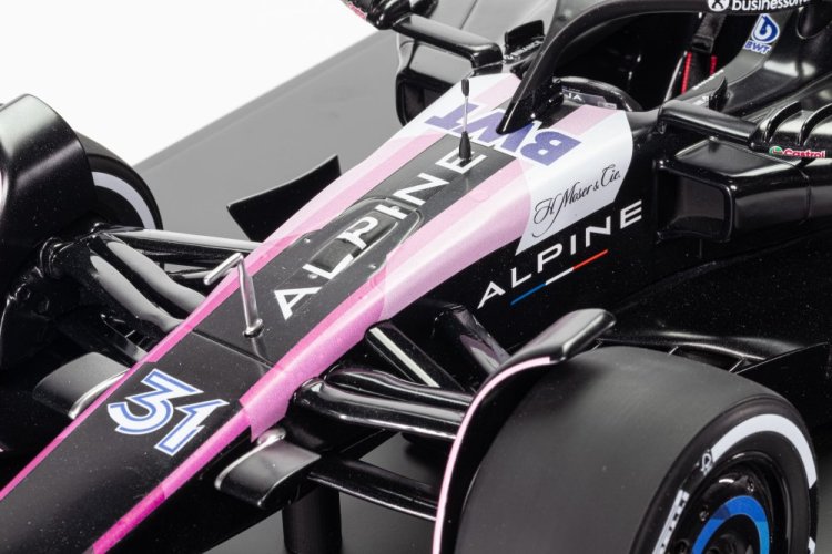 Alpine A524 - pink presentation car (2024), 1:8 HC Models