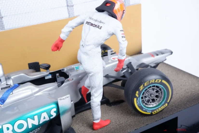 Dioráma Mercedes W03 - M. Schumacher baleset 2012 Szingapúr, 1:18