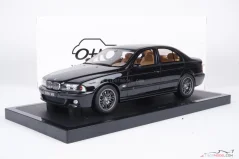 BMW E39 M5 (2000) čierne, 1:18 Ottomobile