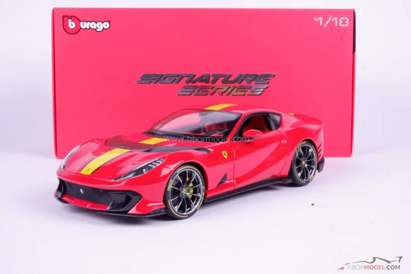 Ferrari 812 Competizione (2021) piros, 1:18 Bburago Signature