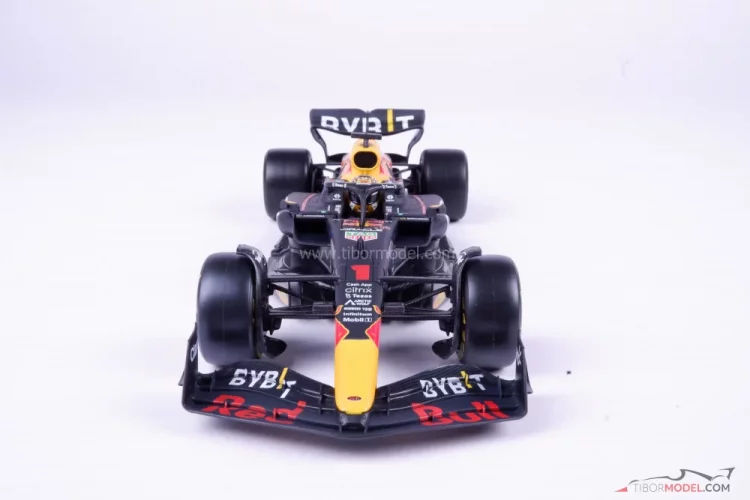 Red Bull RB18 - Max Verstappen (2022), 1:24 Bburago