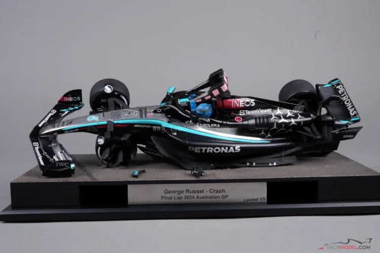 Diorama Mercedes W15 - George Russell nehoda 2024 Austrália, 1:18